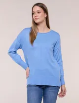 Buzo tejido en hilado fino marca Ninety, color rosado, de manga larga con terminación en punto rib, escote redondo, costura central con pespunte en delantera y espalda, ruedo ancho y tajos laterales.
