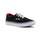 Championes de lona Pony modelo Soho Canvas Lady, color negro con cordones blancos, suela blanca con línea negra y detalles en rojo en el interior y ojal superior.