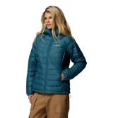 Campera puffer Columbia modelo Powder Lite II, color azul petróleo, con capucha integrada, cierre frontal completo, bolsillos laterales con cremallera y puños elásticos. Cuenta con tecnología termorreflectante y aislamiento sintético.