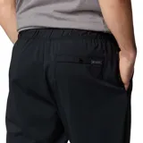 Pantalón largo negro de corte tapered con cintura elástica, bolsillos delanteros, bolsillo de seguridad, entrepierna reforzada y dobladillo elástico. Fabricado con tecnología Omni-Shield resistente al agua y a las manchas.