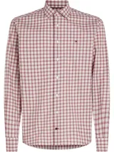Camisa de hombre Tommy Hilfiger de manga larga, con cuello abotonado, cierre con botones y diseño de cuadros pequeños en tonos rojo y blanco.