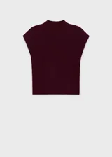 Jersey de punto fino color bordó, con cuello perkins y mangas cortas. Presenta un diseño entallado al cuerpo.