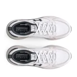 Championes deportivos Under Armour modelo Charged Edge, color negro con detalles en blanco y gris. Presentan cierre con cordones, logo de la marca en el lateral y suela con tecnología de amortiguación.