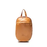 Mochila de cuero color suela con diseño compacto y redondeado. Cuenta con cierre superior, asa superior para llevar a mano y correas ajustables para usar en formato mochila. Presenta el logo de la marca grabado en la parte frontal.