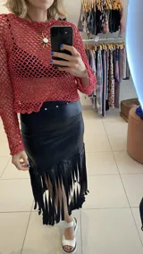 Top tejido a mano con hilado de algodón y lurex, color negro.