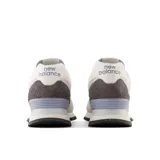 Championes urbanos New Balance modelo 574, color gris, blanco y lila, confeccionados en gamuza y malla, con logo "N" característico en los laterales y entresuela ENCAP.