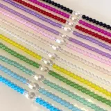 Collar de cuentas de vidrio de colores con detalles de cristal transparente checo y perlas de río naturales.