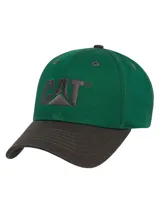 Gorro con visera curva de color verde y visera negra, con logotipo bordado de Caterpillar en el frente.
