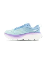 Championes Hoka Bondi 8 color celeste con detalles en lila y blanco.