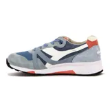 Championes Diadora Heritage Italia, color azul marino y negro con detalles en gris y blanco.