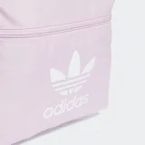 Mochila Adidas Adicolor color lila con logo blanco estampado en el frente.