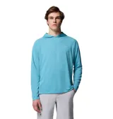 Remera de manga larga con capucha, confeccionada en tejido técnico transpirable de secado rápido con tecnología Omni-Wick y protección solar UPF 50. Presenta un diseño liso en color celeste con el logo de la marca estampado en el pecho.