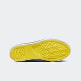 Championes Converse Chuck Taylor All Star de lona blanca con diseño de Minions, con parche de All Star amarillo y detalles inspirados en los personajes.