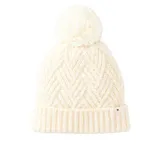 Gorro de lana tejido color beige con diseño de punto trenzado y pompón en la parte superior.