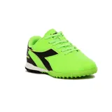 Championes de fútbol 5 Diadora Barricade TF, color verde flúor con detalles en negro y suela de goma con tapones.