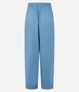 Pantalón recto de jeans celeste con cintura elástica.