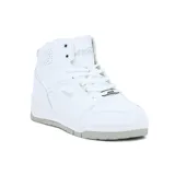 Championes de caña alta color blanco con detalles en gris claro y logo de la marca en los laterales.