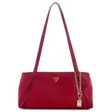 Cartera Guess modelo Devon de color rojo, confeccionada en símil cuero con textura granulada. Cuenta con doble asa fina para el hombro, cierre superior y herrajes dorados, incluyendo el logo triangular distintivo de la marca en el frente y un colgante de cadena con charm metálico con logo grabado.