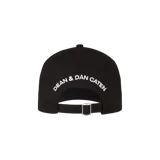 Gorro tipo gorra con visera curva de color negro, con bordado en relieve de la marca en color blanco en la parte frontal.