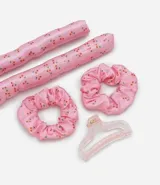 Set de modelador de rulos sin calor, color rosado con estampado de cerezas. Incluye una banda acolchada flexible, dos scrunchies a juego y una pinza para el cabello.