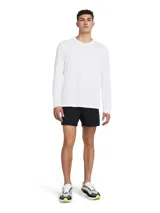 Short deportivo Under Armour modelo Launch de 5 pulgadas, color negro, con logo reflectante en la pierna derecha. Cuenta con forro interior de malla, paneles laterales transpirables, cintura elástica con cordón interno y bolsillos laterales.