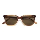 Lentes de sol Sunski Ventana, color caramelo con ámbar, con montura cuadrada y lentes polarizadas marrones.