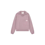 Hoodie sin cordones Eme Studios Chestnut Toadstool Polo Crewneck, color rosa malva, con cuello polo y escote en V amplio. Cuenta con un bolsillo aplicado en el pecho con etiqueta de la marca y detalles de costuras y bordados en la parte posterior del cuello.