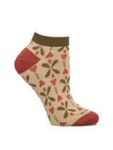 Medias cortas de algodón con estampado de corazones y flores en tonos beige, verde y rojo.