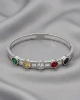 Esclava rígida de acero con diseño de eslabones circulares engastados con circonias de colores.