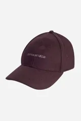 Gorra de paño color bordó con estructura firme, visera curva y logo de la marca bordado en el frente.