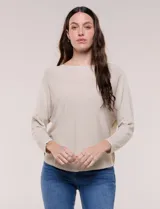 Buzo tejido liviano de calce holgado color celeste, con escote bote y mangas tipo dolman.