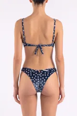 Top de bikini de terciopelo azul marino con estampado de lunares y detalles gráficos, tirantes finos ajustables y soporte estructurado.