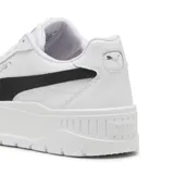 Championes Puma Karmen II L, color blanco con detalles en negro, plataforma alta y logo de Puma en el lateral.