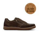Zapato casual de cuero color marrón con detalles en gamuza, cierre lateral decorativo y cordones al tono. Presenta costuras a la vista y suela de goma plana.