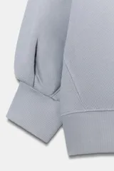 Sudadera crop de algodón con cuello redondo y mangas cortas abullonadas con puños ajustados.