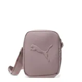 Cartera tipo bandolera Puma, color rosado viejo, con diseño compacto y logo de la marca grabado en relieve en el frente. Cuenta con correa ajustable para el hombro y cierre principal.