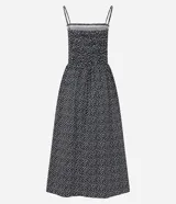 Vestido midi evasé de breteles finos con estampa de corazones, escote recto, lastex en el tronco y recorte fruncido en la cintura. Confeccionado en tricolina con algodón certificado.