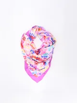 Pañuelo cuadrado de seda con estampado floral multicolor y borde liso fucsia.