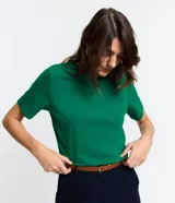 Remera básica de cuello redondo y manga corta de la marca Marfinno, confeccionada en suave algodón peruano de alta calidad.