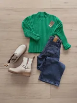 Pantalón de jean azul de corte wide leg.