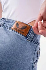 Minifalda de jean celeste con volados en capas.