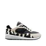 Championes Saucony Shadow 6000, color beige con detalles en negro y estampado animal print. Confeccionados en gamuza y malla, con logo de la marca en los laterales y entresuela de goma.