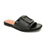 Sandalia abierta Usaflex color salmón con detalle de hebilla geométrica en la tira superior.