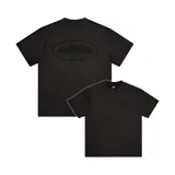 Remera Corteiz Island Knockout de color negro, corte regular fit, cuello redondo, manga corta y diseño liso con estampa tonal en el pecho y en la espalda.