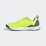 Championes de entrenamiento Adidas Rapidmove 2, color amarillo neón con detalles en gris y blanco. Presentan un diseño de malla transpirable, mediasuela con tecnología Lightstrike para mayor amortiguación y reactividad, y sistema de atado ajustable.