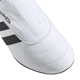Championes Adidas Tekwen blancos con las tres tiras negras en los laterales.