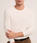 Remera de hombre Marfinno confeccionada en tejido waffle texturizado color blanco, de corte regular, con cuello redondo y manga larga.
