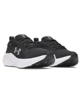 Championes de running Under Armour modelo Assert 11, color negro con entresuela blanca y logo de la marca en el lateral. Confeccionados con parte superior de malla transpirable y superposiciones sintéticas.