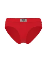 Panty hiphugger color rojo de talle medio, con cintura de terciopelo y parche brillante de pedrería con el logo de la marca en la parte frontal.