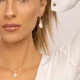 Collar de plata 925 con cadena de 45 cm y dije de piedra lunar en forma de lágrima.